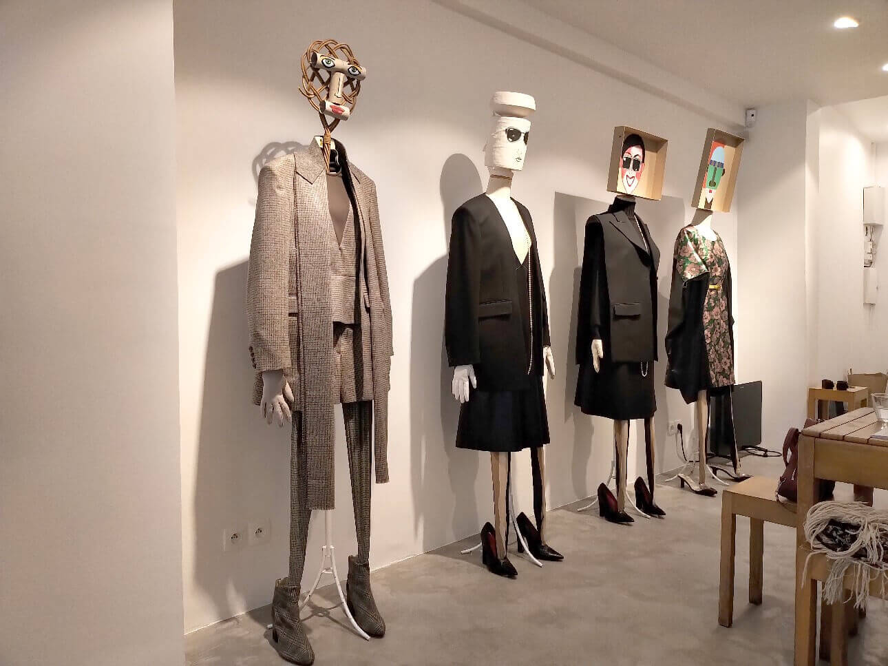 2020AWコレクションにてダークバンセーヌがパリで開いた展示会の様子