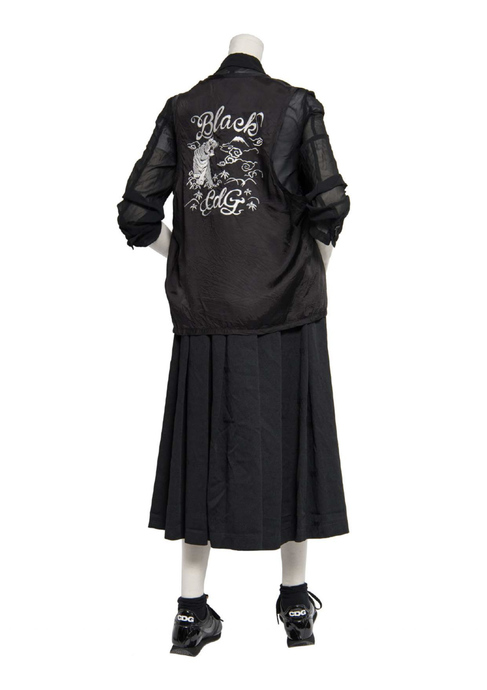 イス black and pink market market限定 コム デ ギャルソンが「black and pink MARKET MARKET」を開催